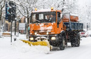 Sól Drogowa z Piaskiem: Skuteczna Broń w Walce z Zimą na Drogach