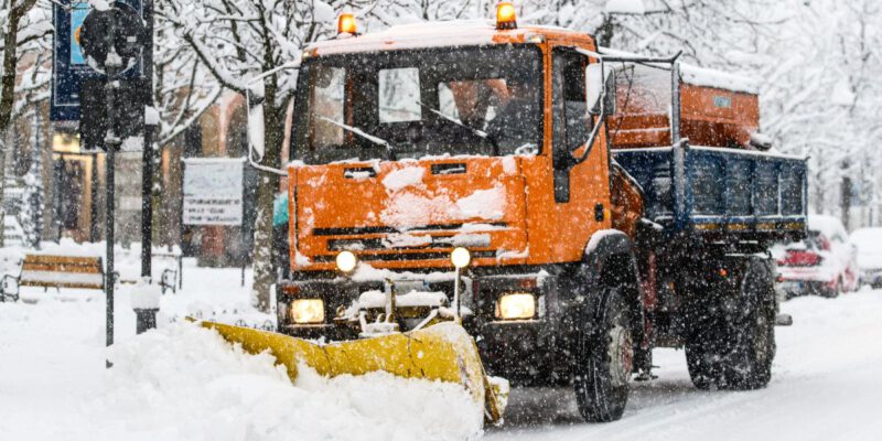 Sól Drogowa z Piaskiem: Skuteczna Broń w Walce z Zimą na Drogach